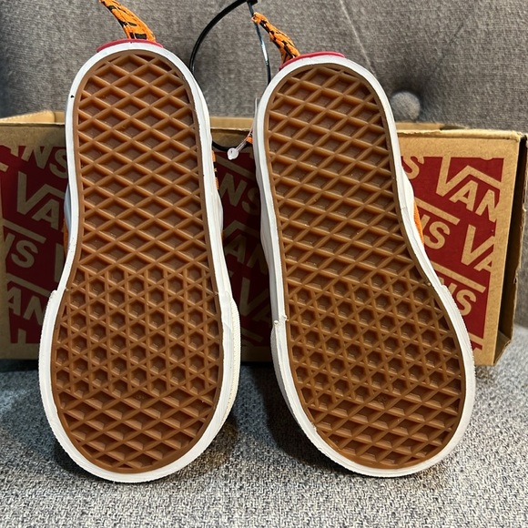 Brand new! Toddler Tiger Shark Vans size 5.5 - Velcro strap - Picture 3 of 8